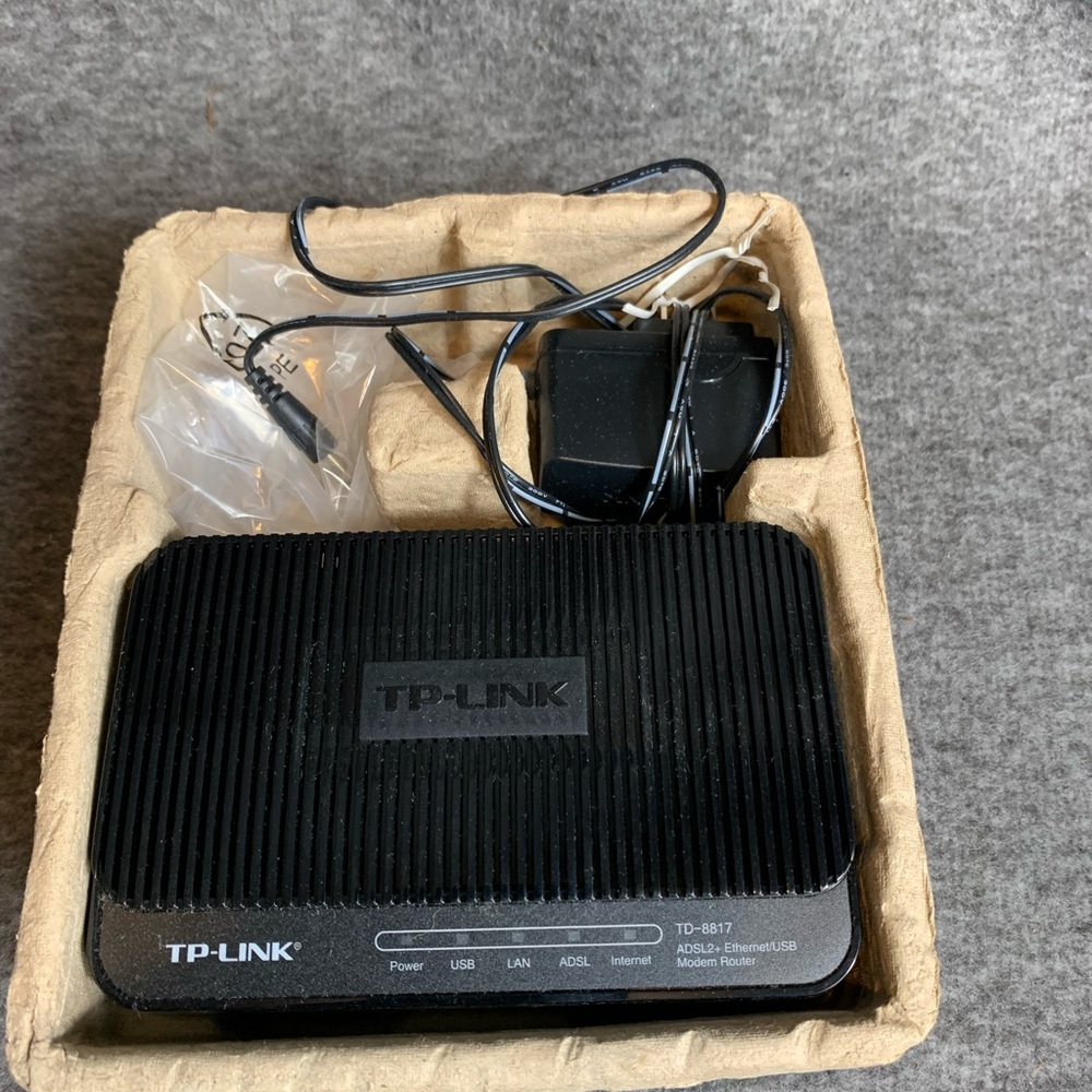 TP-Link Black Modem-Router Combo Networking Device - Picture 4 of 8